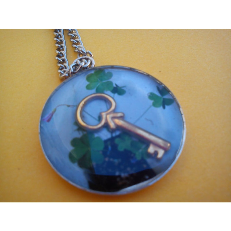 Leaf Clover with 3D gold key Necklace,Charm Good Luck,fame,fortune amulet,magical powers, lucky talisman,st Patric