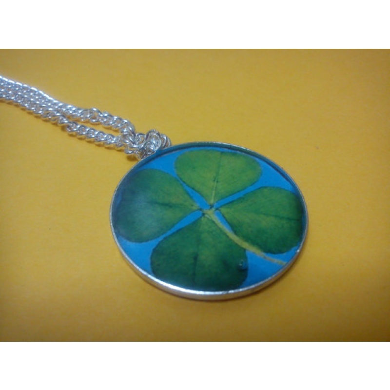 Four Leaf Clover Pendant: Your Enchanted Gateway to Good Luck and Fortune