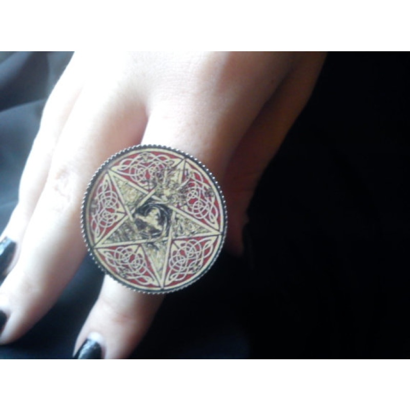 Yin Yang in Pentacle ring. for protection, charm, Amulet wiccan, magical