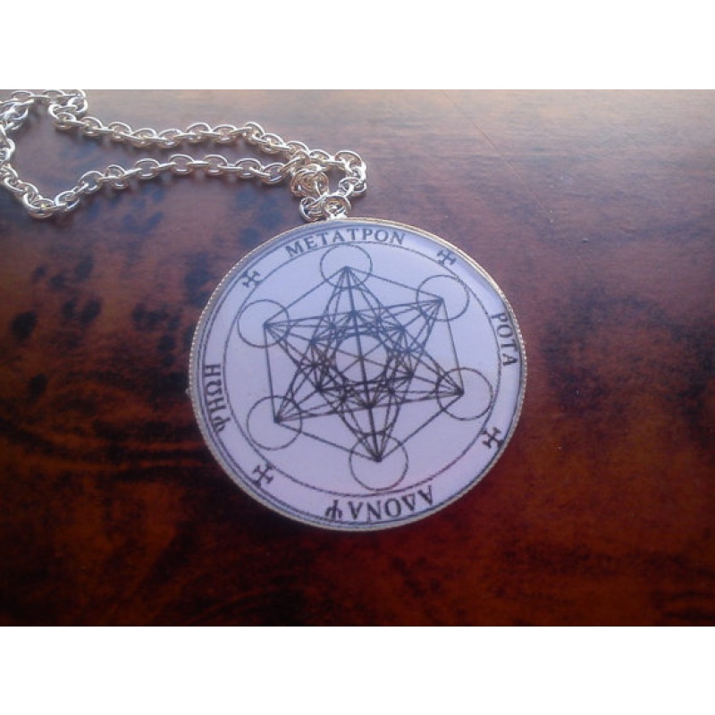 Metatron's Cube Pendant: A Gateway to Sacred Geometry and Archangelic Energies. A Sacred Geometry Masterpiece Embodying Divine Energies