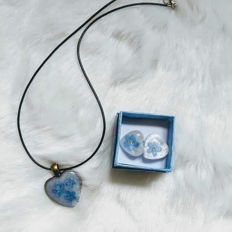 Resin forget me not pendant and earrings